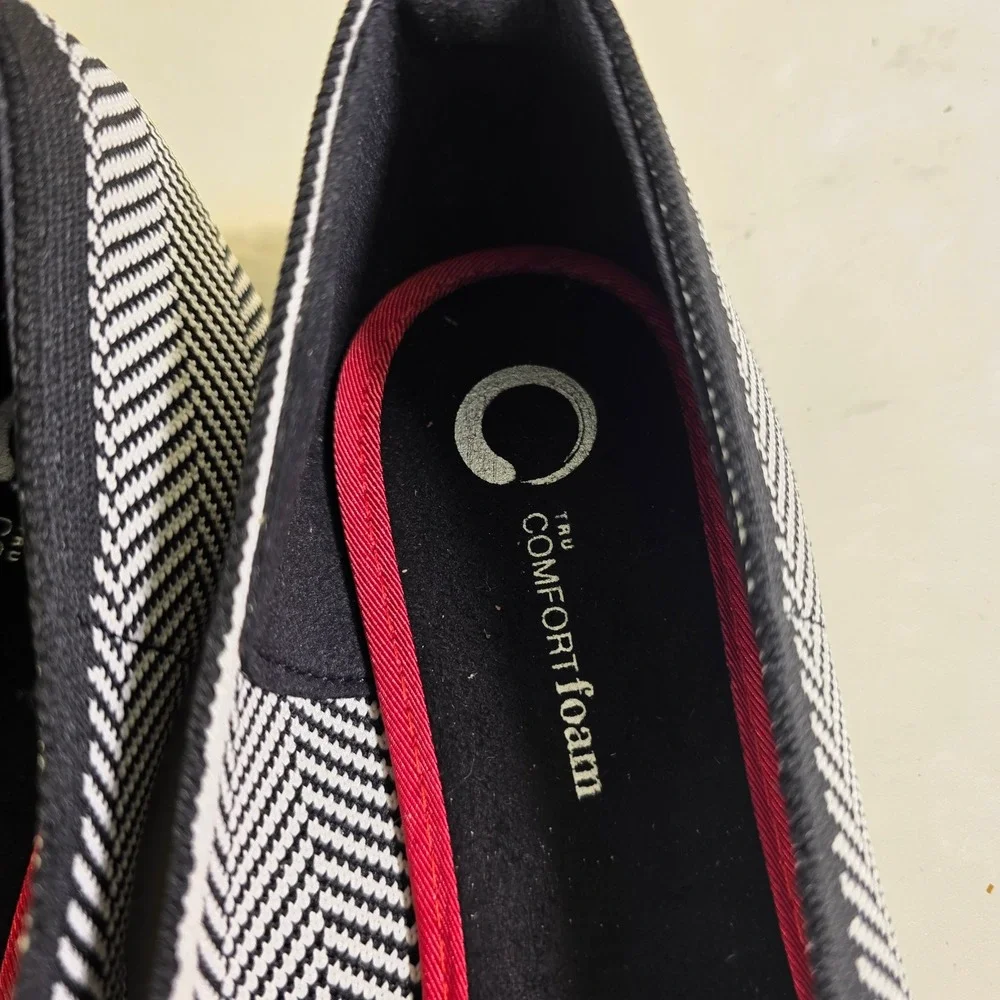 Journee Collection Ballet Stretch Flats Black White  Pointed Toe Women 7.5 NEW